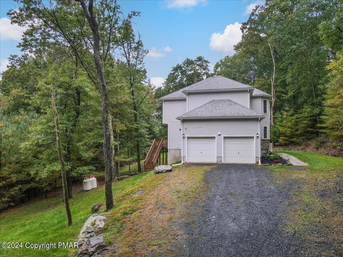 Stroudsburg, Pennsylvania, 18360, United States, 4 Bedrooms Bedrooms, ,3 BathroomsBathrooms,Residential,For Sale,1858014
