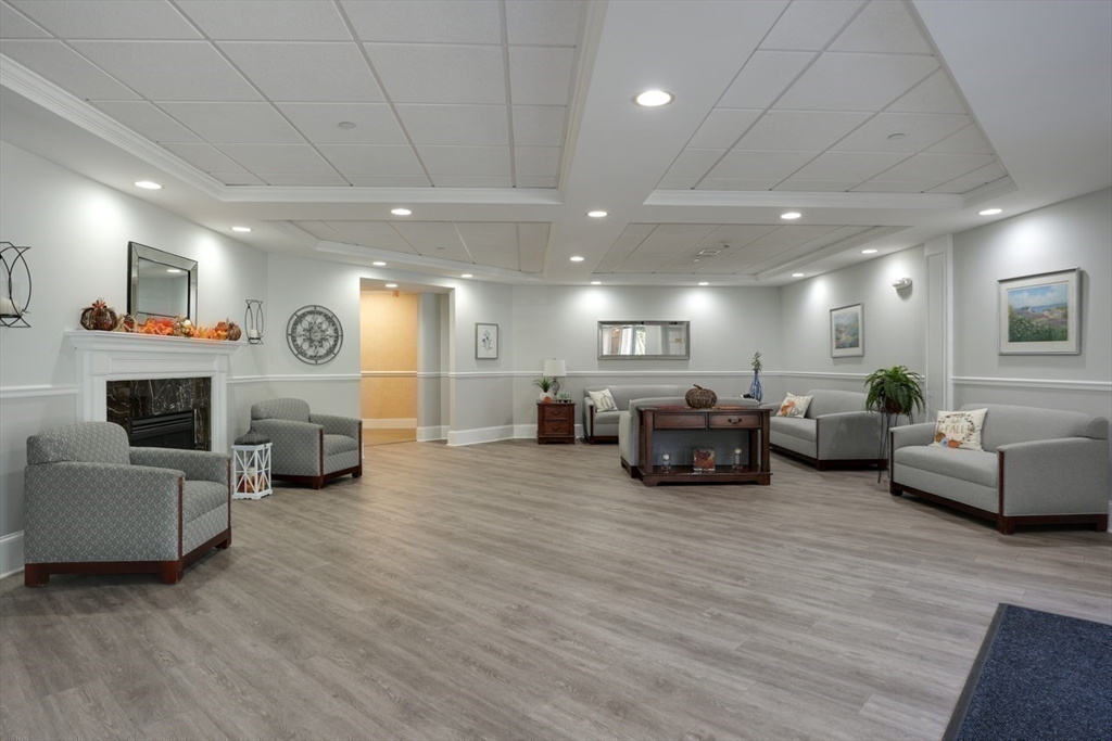 Dedham, Massachusetts, 02026, United States, 2 Bedrooms Bedrooms, ,2 BathroomsBathrooms,Residential,For Sale,1950986