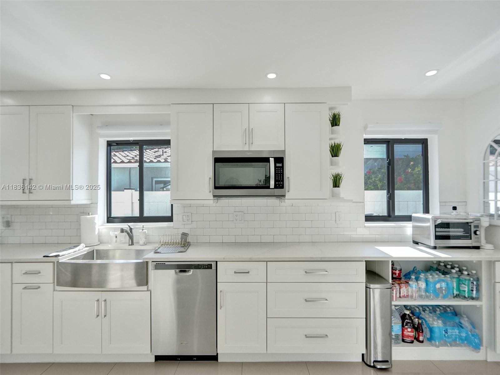 Hollywood, Florida, 33019, United States, 3 Bedrooms Bedrooms, ,2 BathroomsBathrooms,Residential,For Sale,1898660
