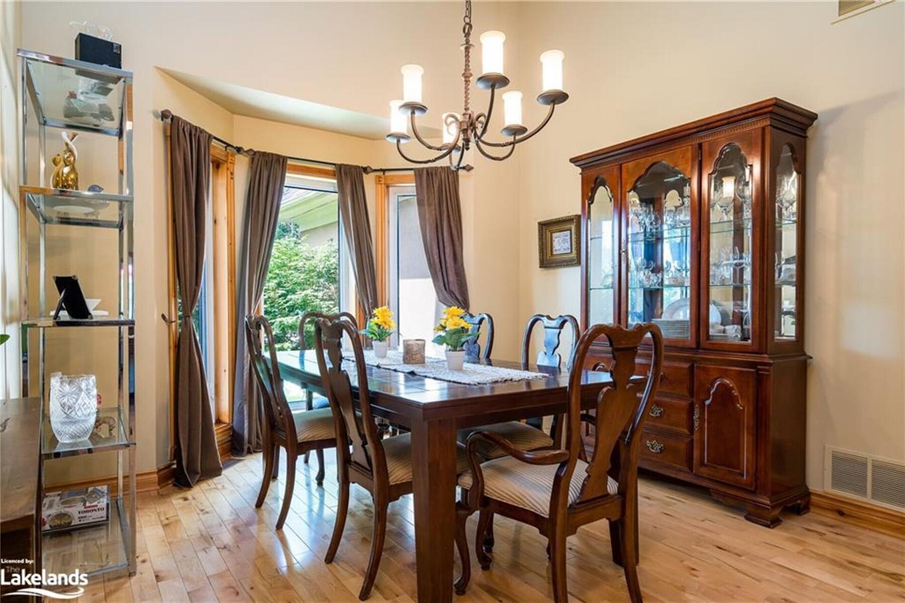  188 Brooker Blvd - 物件實景