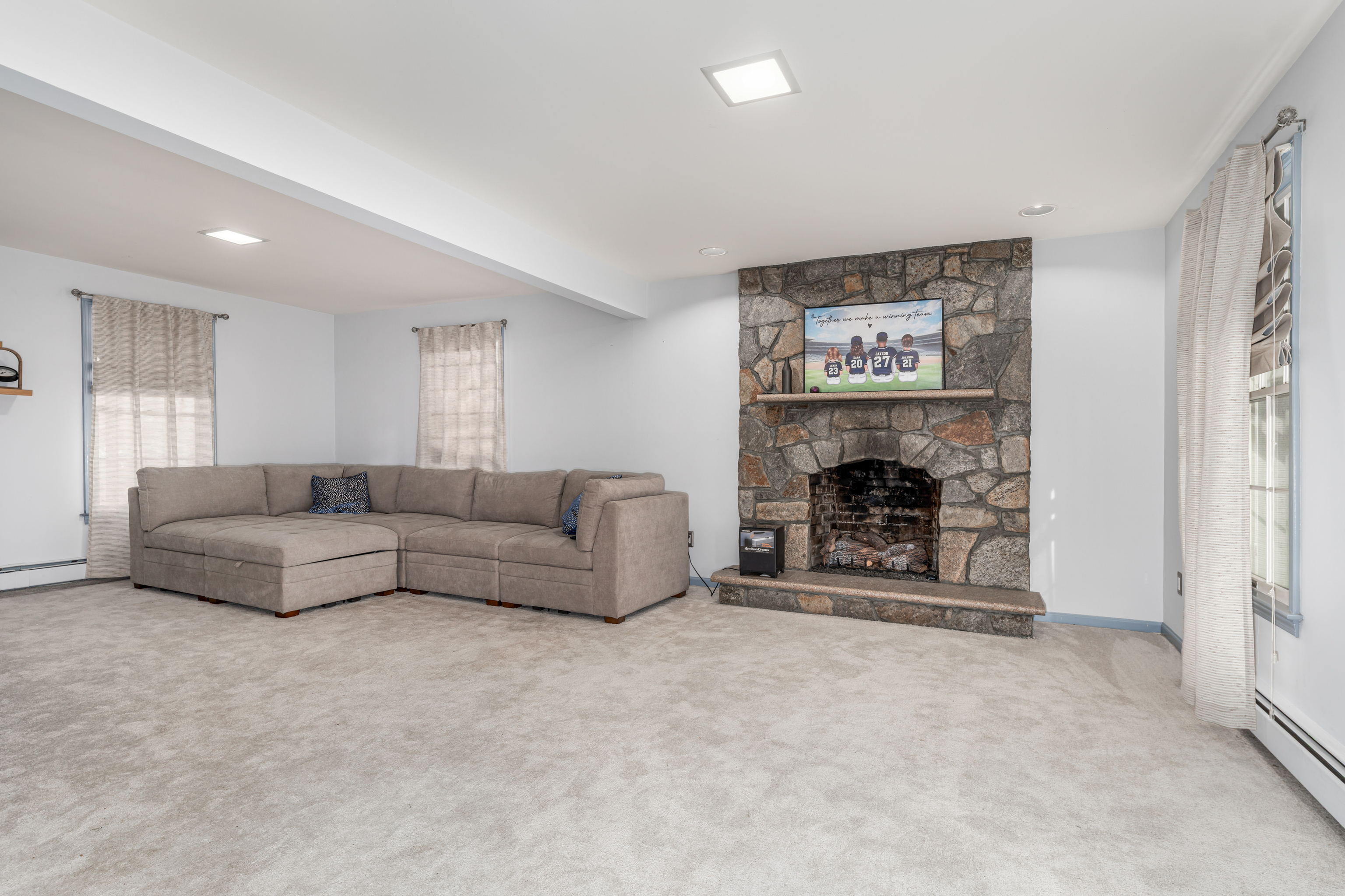 Milford, Connecticut, 06460, United States, 3 Bedrooms Bedrooms, ,3 BathroomsBathrooms,Residential,For Sale,1991692