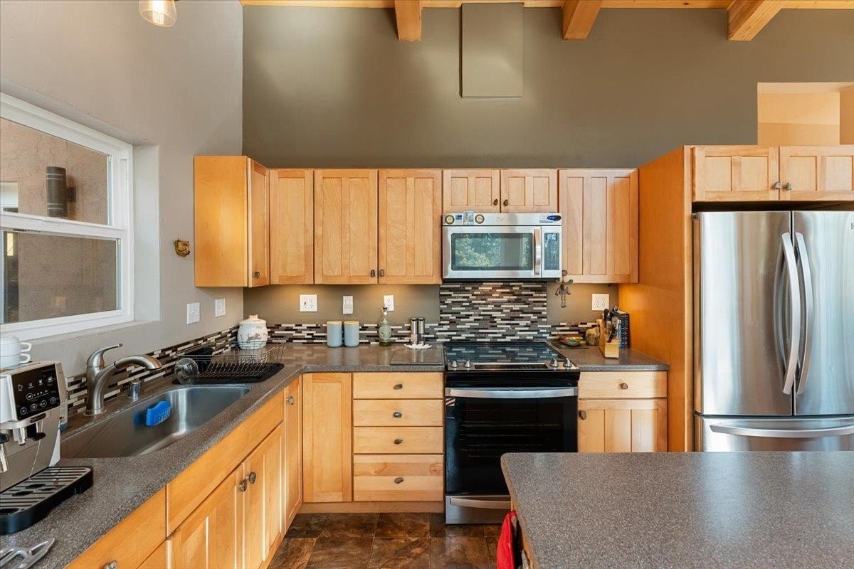 Weed, California, 96094, United States, 4 Bedrooms Bedrooms, ,3 BathroomsBathrooms,Residential,For Sale,2038321