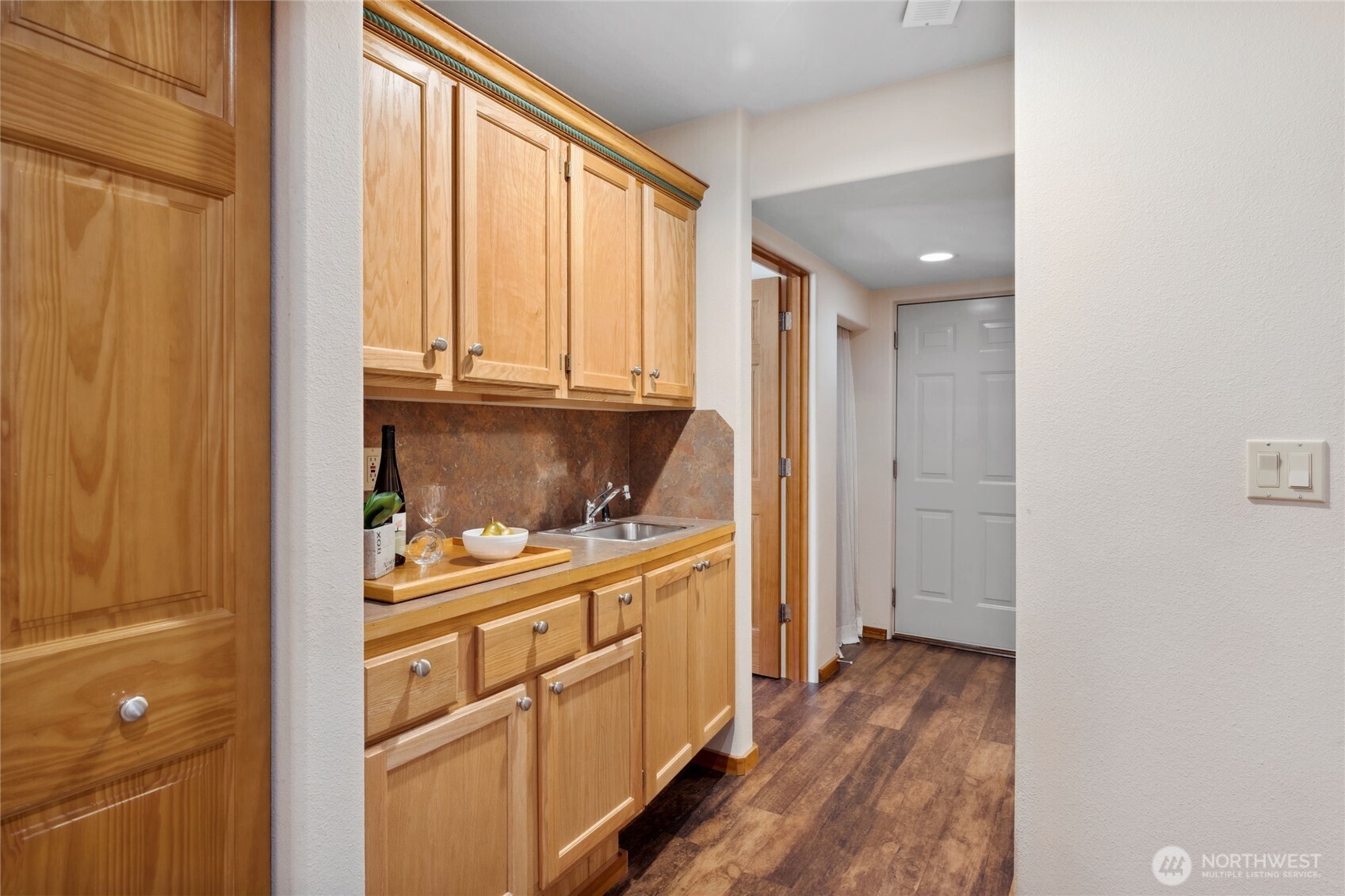 Kirkland, Washington, 98033, United States, 4 Bedrooms Bedrooms, ,2 BathroomsBathrooms,Residential,For Sale,1804621