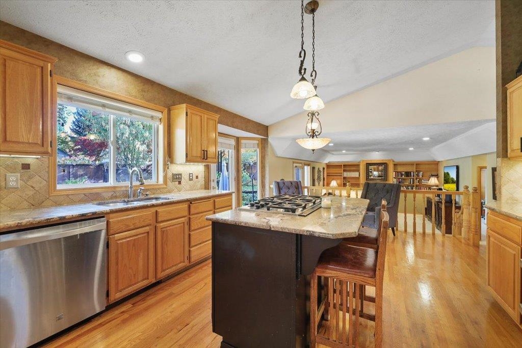 Spokane, Washington, 99223, United States, 5 Bedrooms Bedrooms, ,4 BathroomsBathrooms,Residential,For Sale,1988126