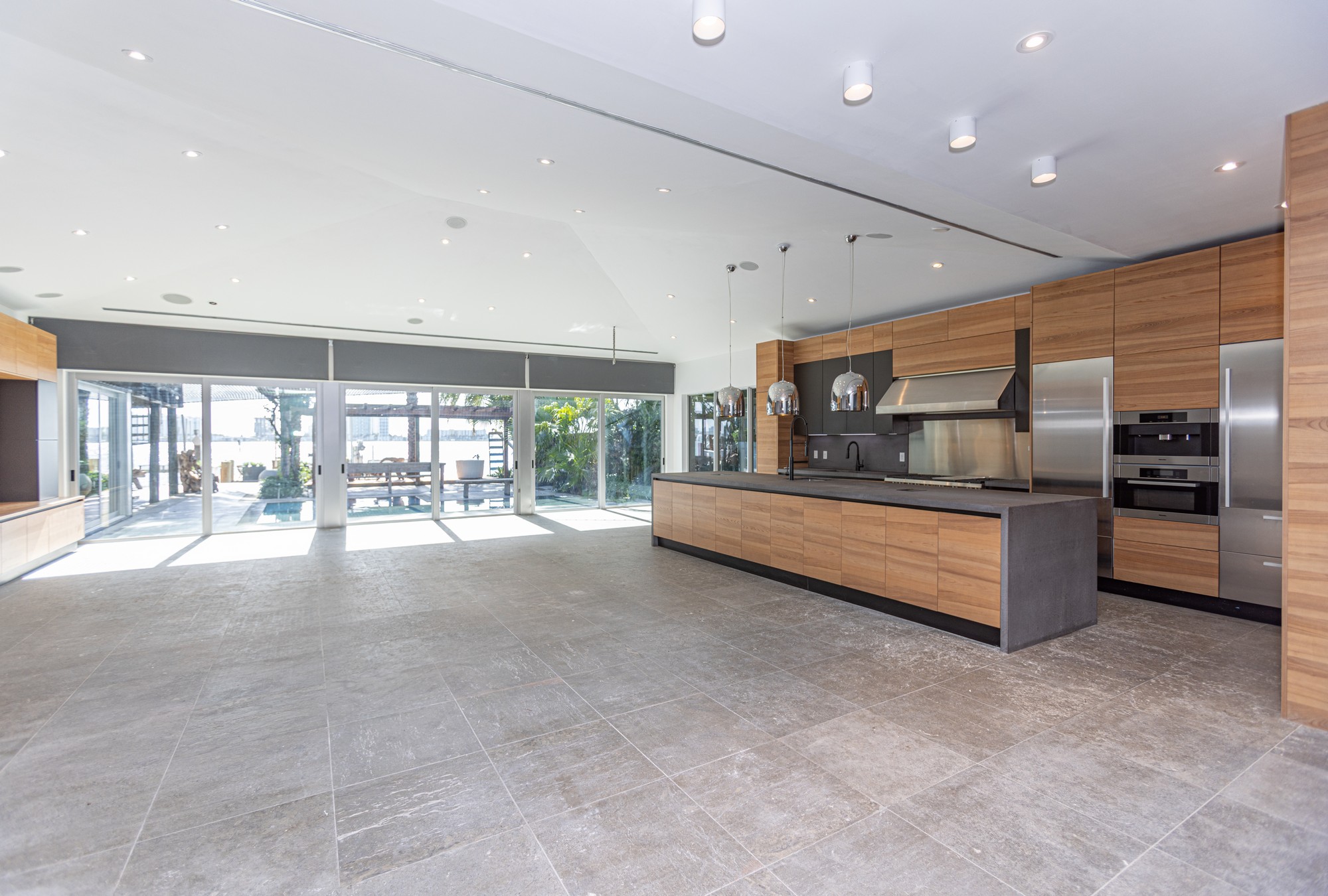  2440 N Shore Ter, Miami Beach, FL, 33141 - 物件實景