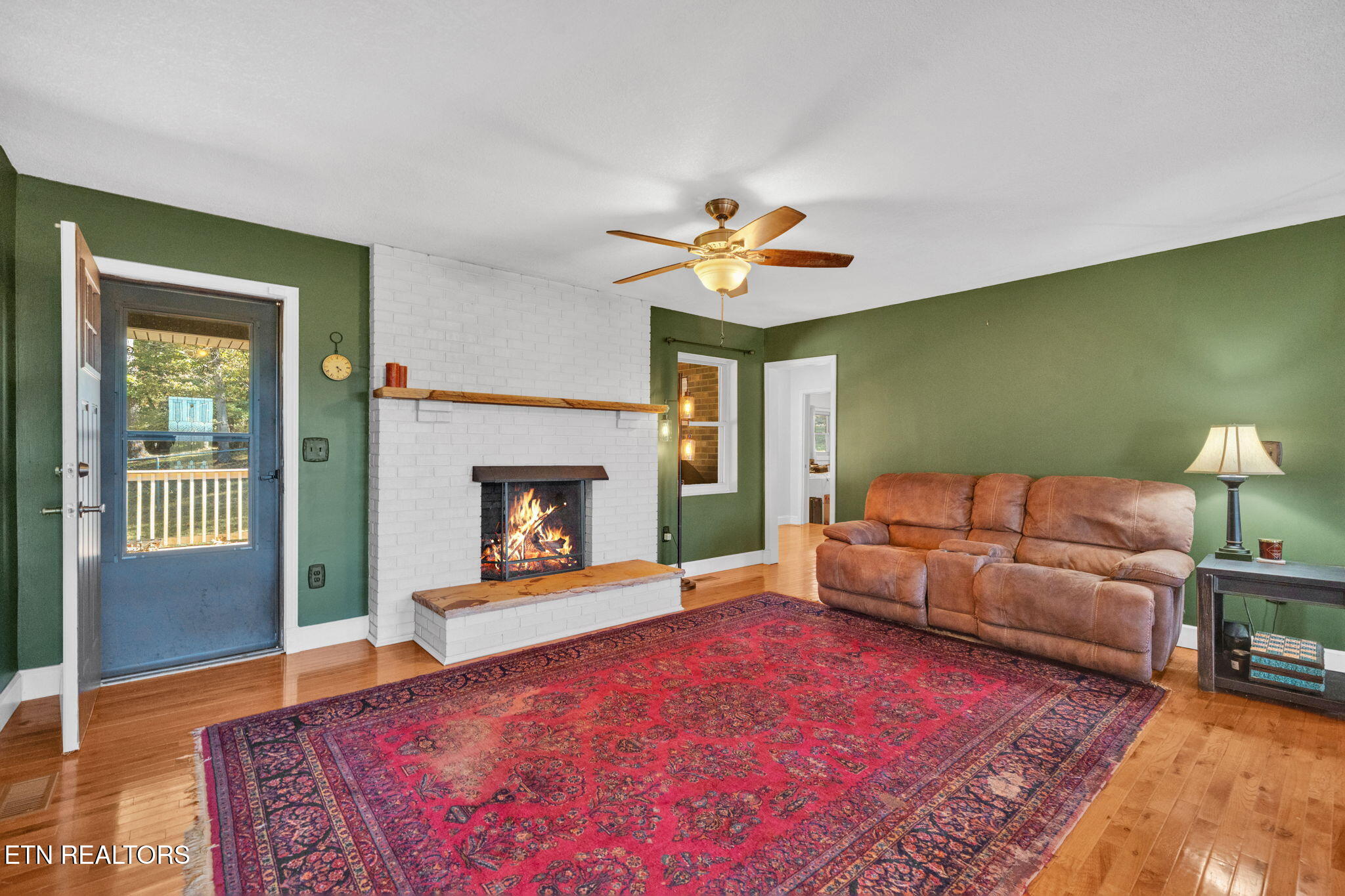 Kingston, Tennessee, 37763, United States, 3 Bedrooms Bedrooms, ,4 BathroomsBathrooms,Residential,For Sale,1964876