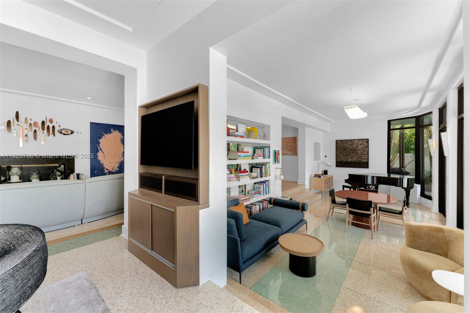 Miami Beach, Florida, 33140, United States, 3 Bedrooms Bedrooms, ,4 BathroomsBathrooms,Residential,For Sale,1858063