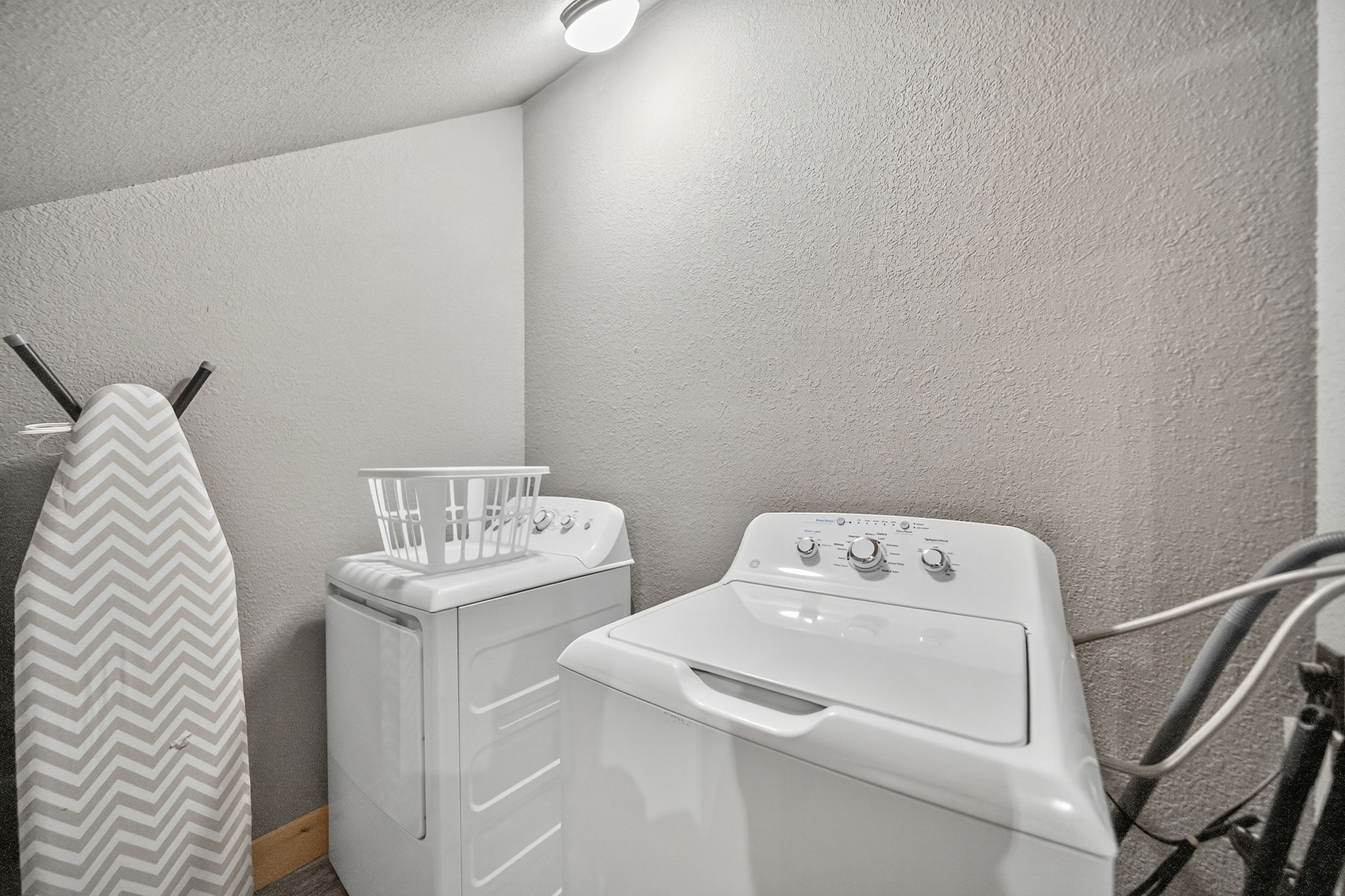 Sevierville, Tennessee, 37862, United States, 4 Bedrooms Bedrooms, ,6 BathroomsBathrooms,Residential,For Sale,1982838