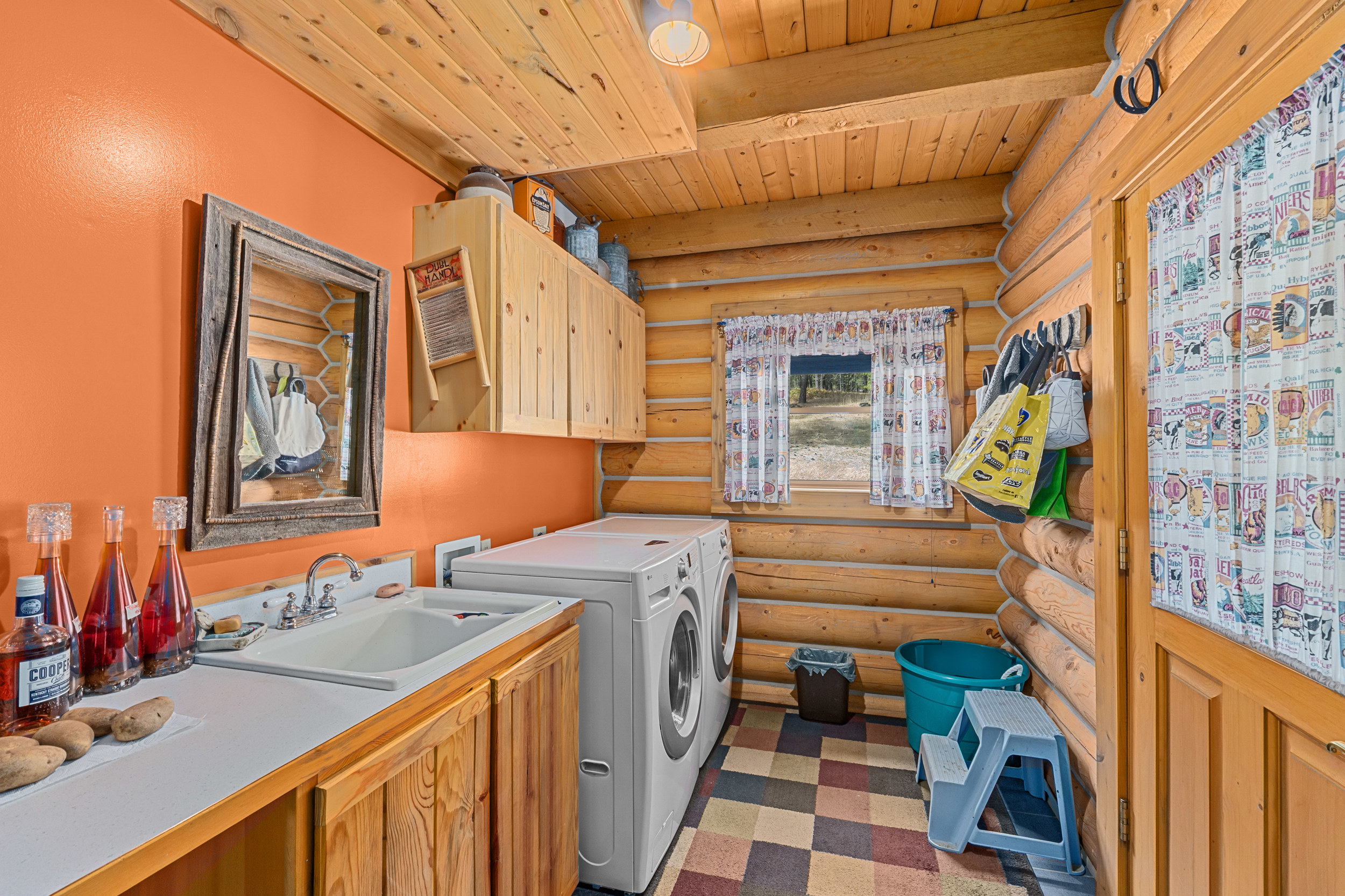Colville, Washington, 99114, United States, 2 Bedrooms Bedrooms, ,3 BathroomsBathrooms,Residential,For Sale,1763209