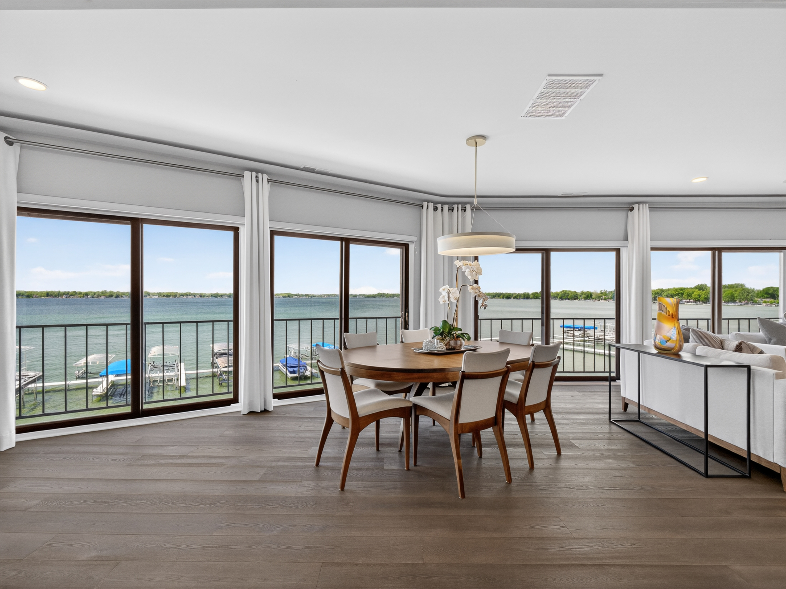  Luxury Lake Living - 物件實景