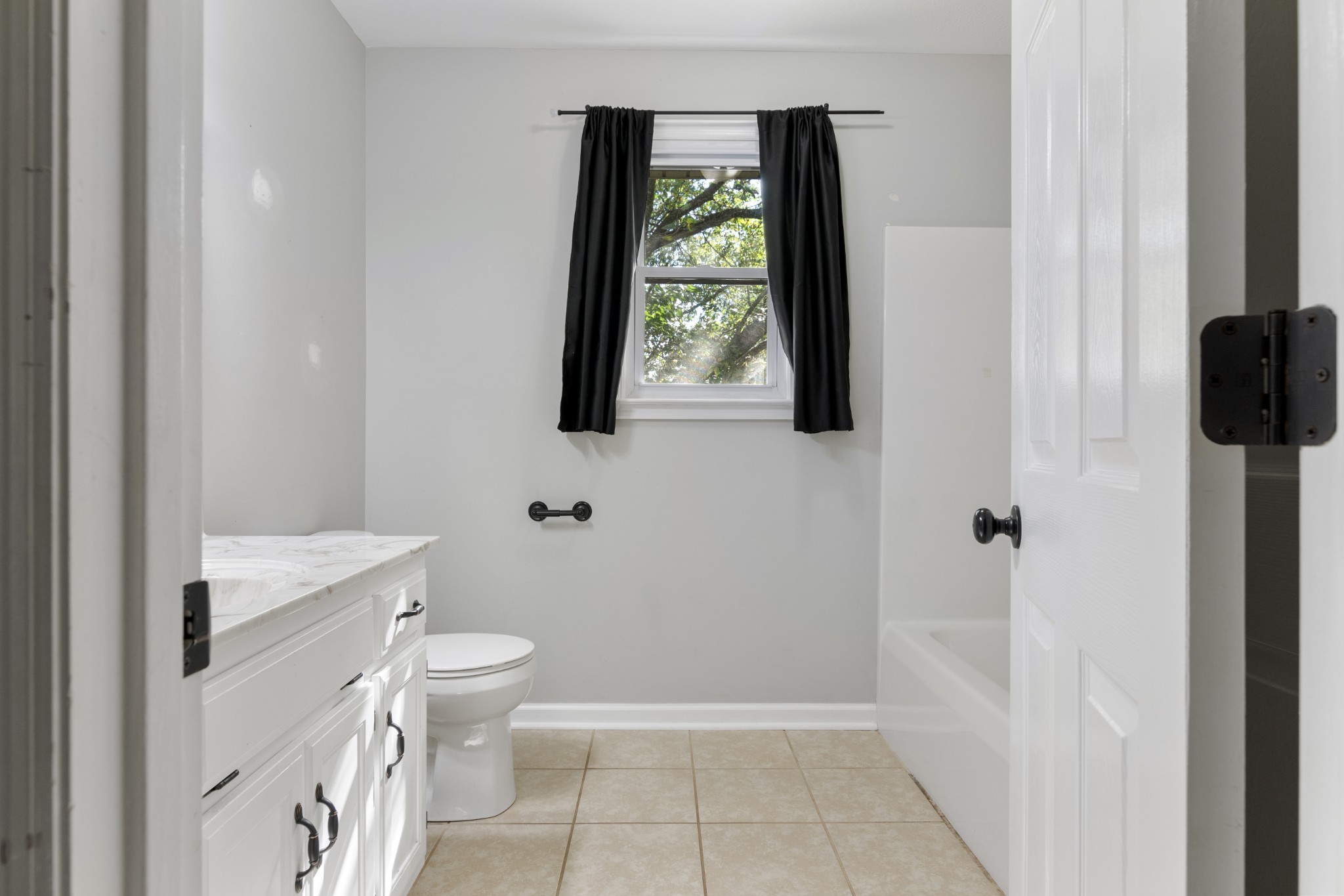 Clarksville, Tennessee, 37043, United States, 3 Bedrooms Bedrooms, ,3 BathroomsBathrooms,Residential,For Sale,1978021