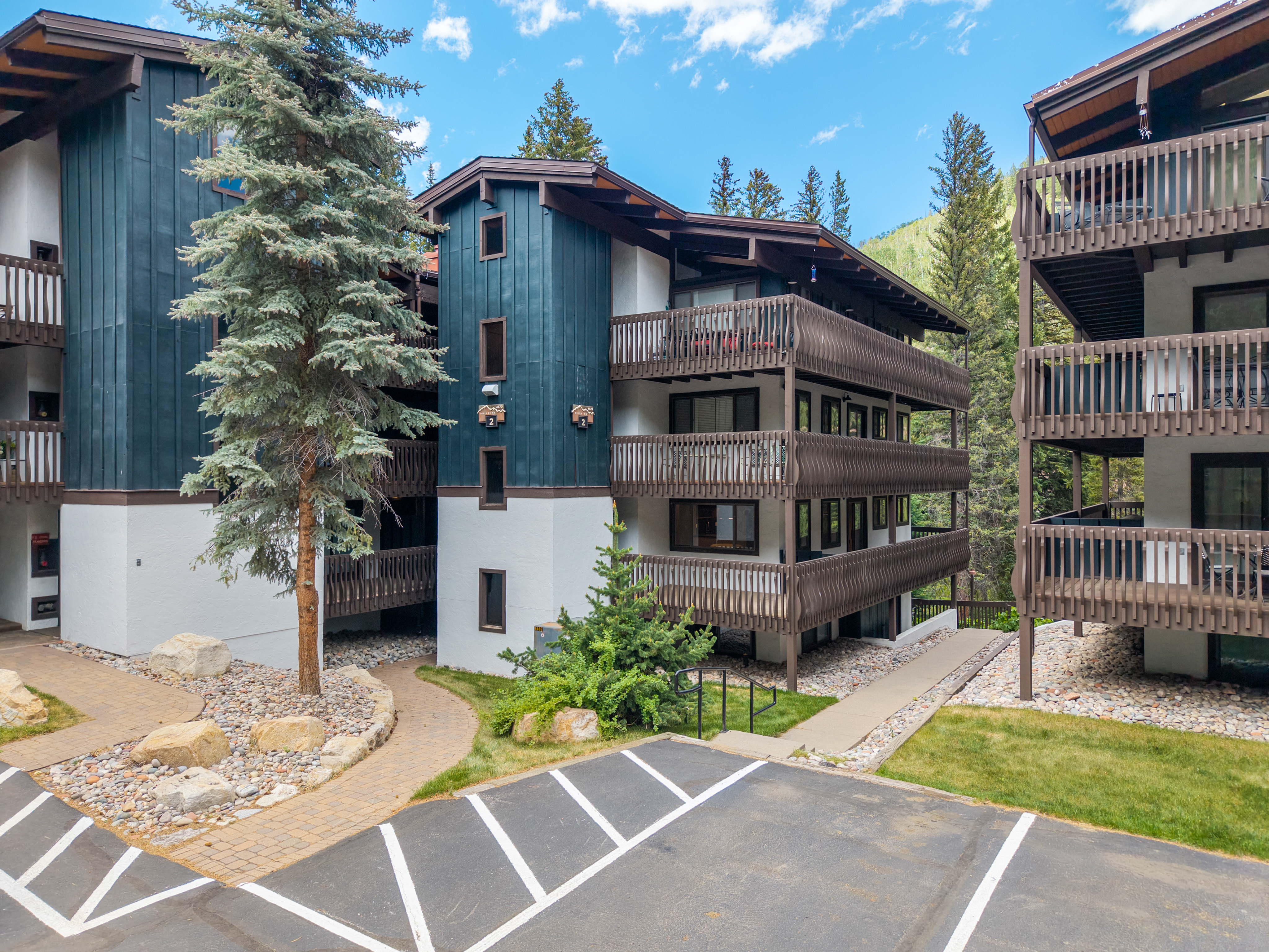  Located a Sweeping Bend of Gore Creek with Resort-Style Amenities - 物件實景