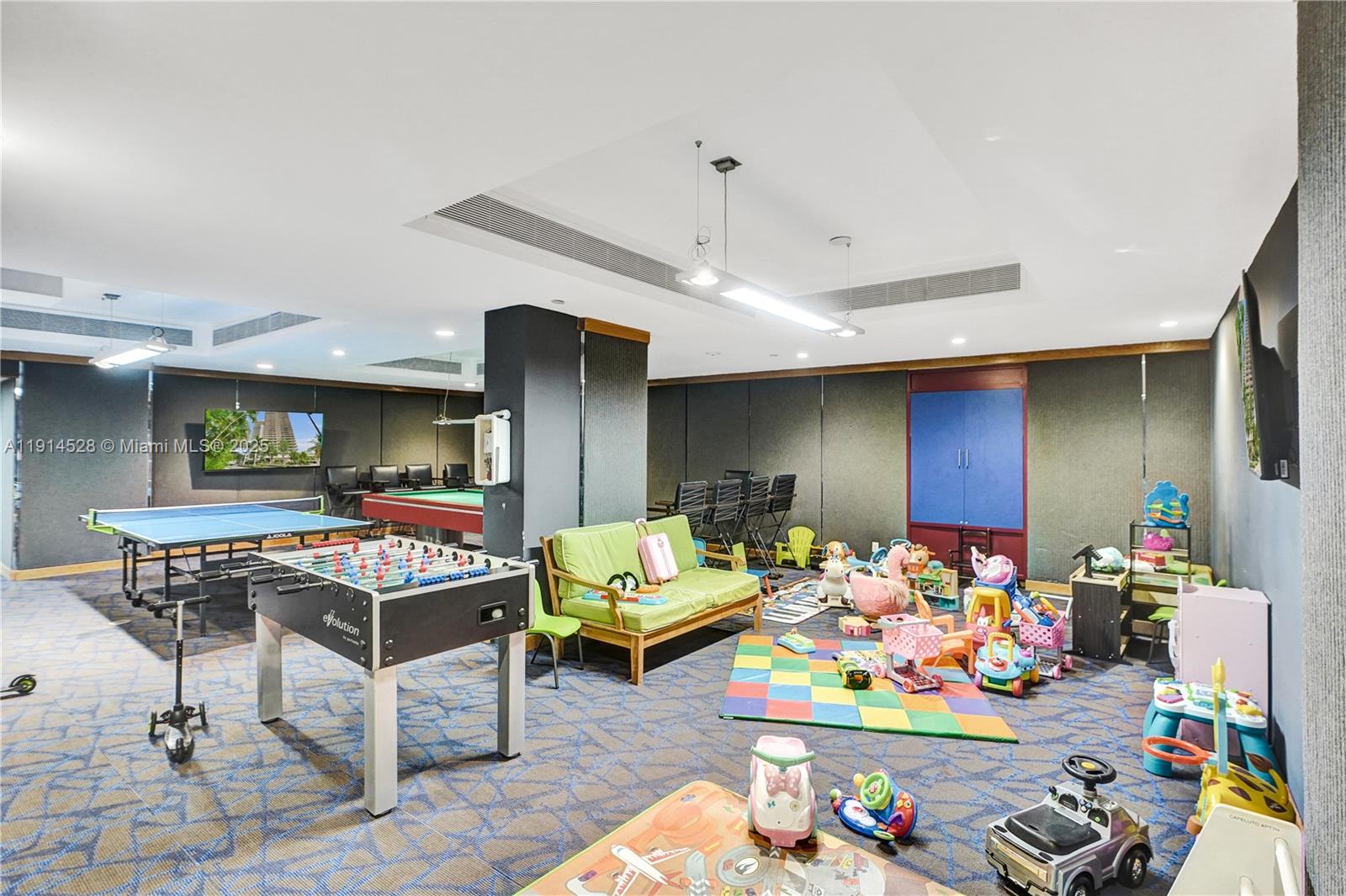 Aventura, Florida, 33180, United States, 2 Bedrooms Bedrooms, ,2 BathroomsBathrooms,Residential,For Sale,1994383