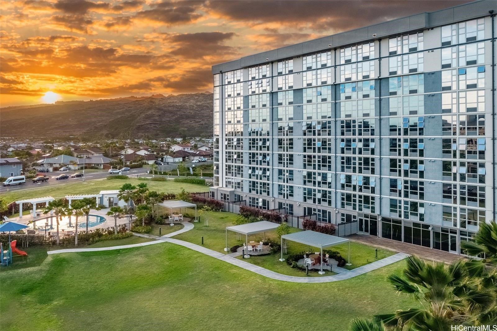 Honolulu, Hawaii, 96825, United States, 2 Bedrooms Bedrooms, ,2 BathroomsBathrooms,Residential,For Sale,1875289