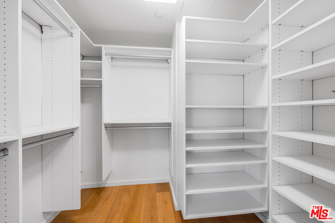 Santa Monica, California, 90401, United States, 2 Bedrooms Bedrooms, ,2 BathroomsBathrooms,Residential,For Sale,2001911