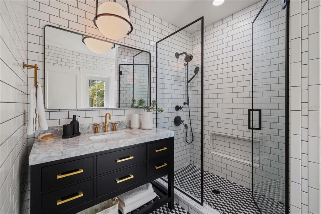 St Petersburg, Florida, 33707, United States, 5 Bedrooms Bedrooms, ,9 BathroomsBathrooms,Residential,For Sale,2000985