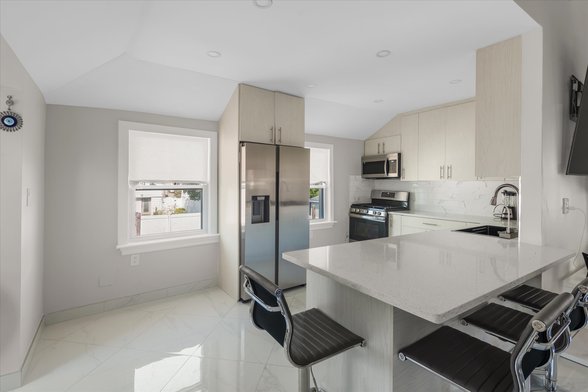 Howard Beach, New York, 11414, United States, 5 Bedrooms Bedrooms, ,2 BathroomsBathrooms,Residential,For Sale,2049449