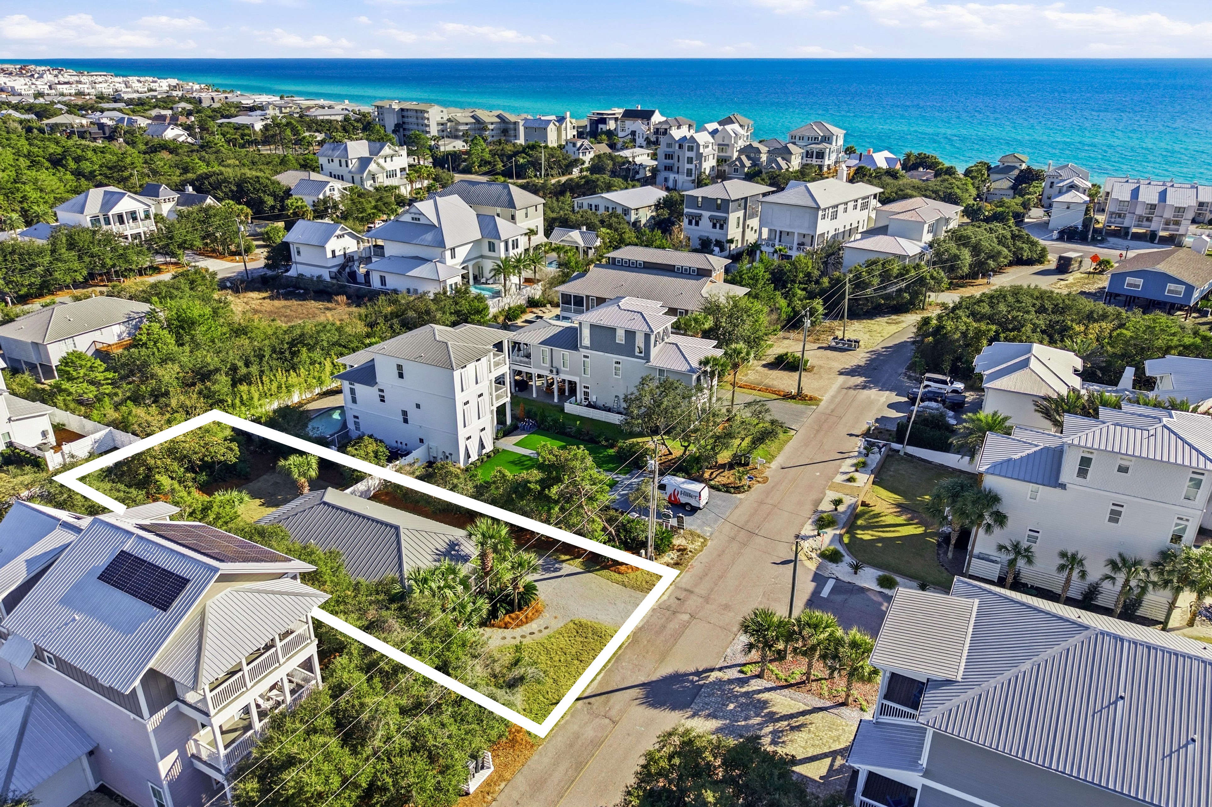  Single Story Home Located on Private Street with Deeded Beach Access - 物件實景