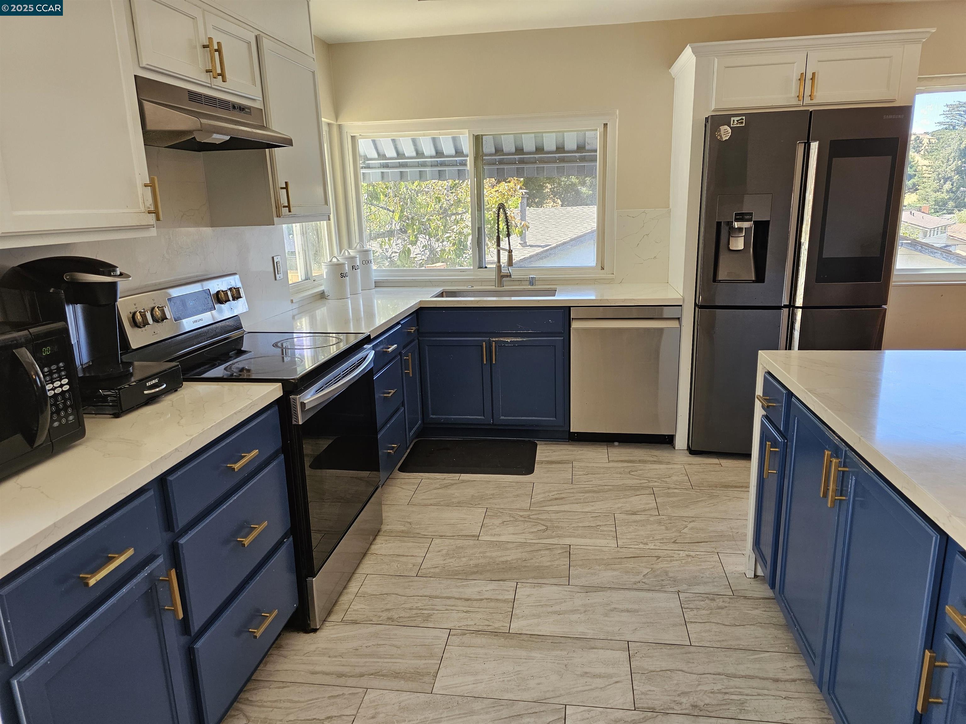 Pinole, California, 94564, United States, 3 Bedrooms Bedrooms, ,2 BathroomsBathrooms,Residential,For Sale,1877379