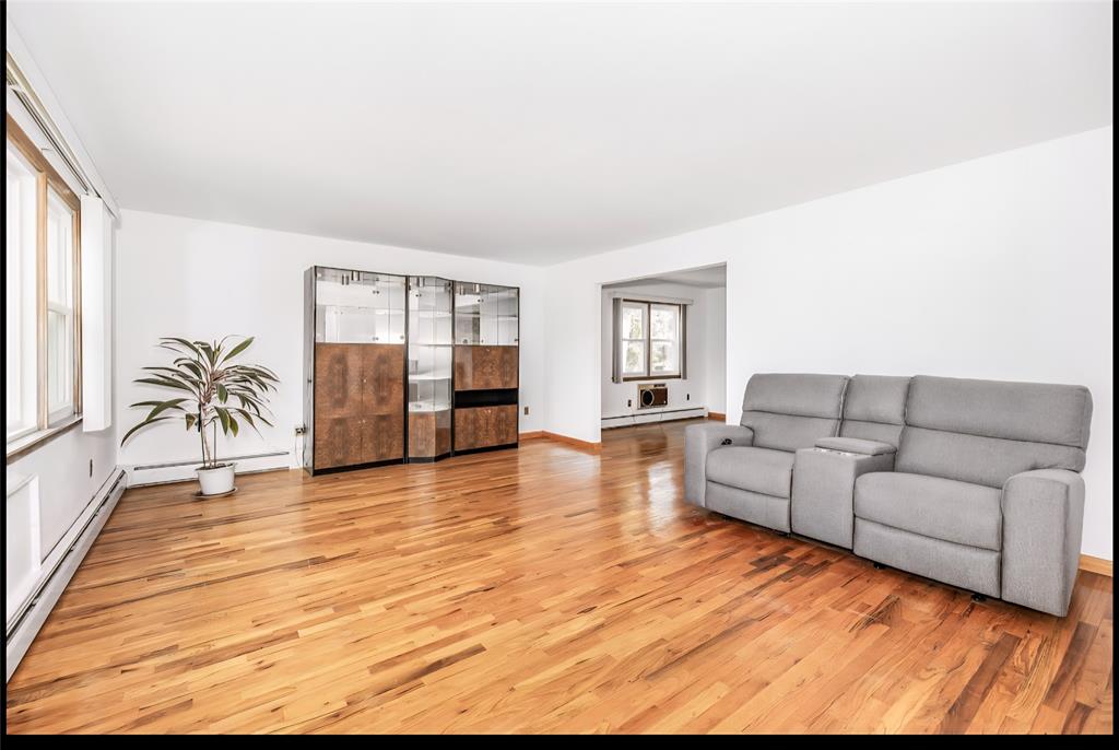 Yonkers, New York, 10701, United States, 3 Bedrooms Bedrooms, ,3 BathroomsBathrooms,Residential,For Sale,1983321