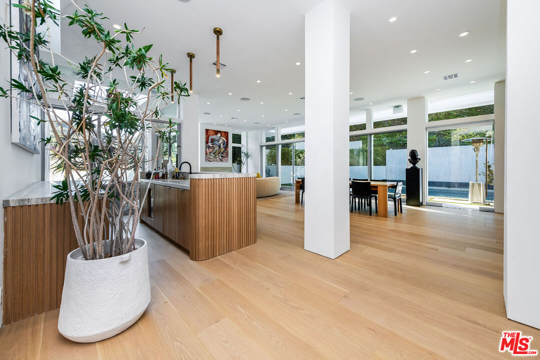 Beverly Hills, California, 90210, United States, 4 Bedrooms Bedrooms, ,5 BathroomsBathrooms,Residential,For Sale,1687212
