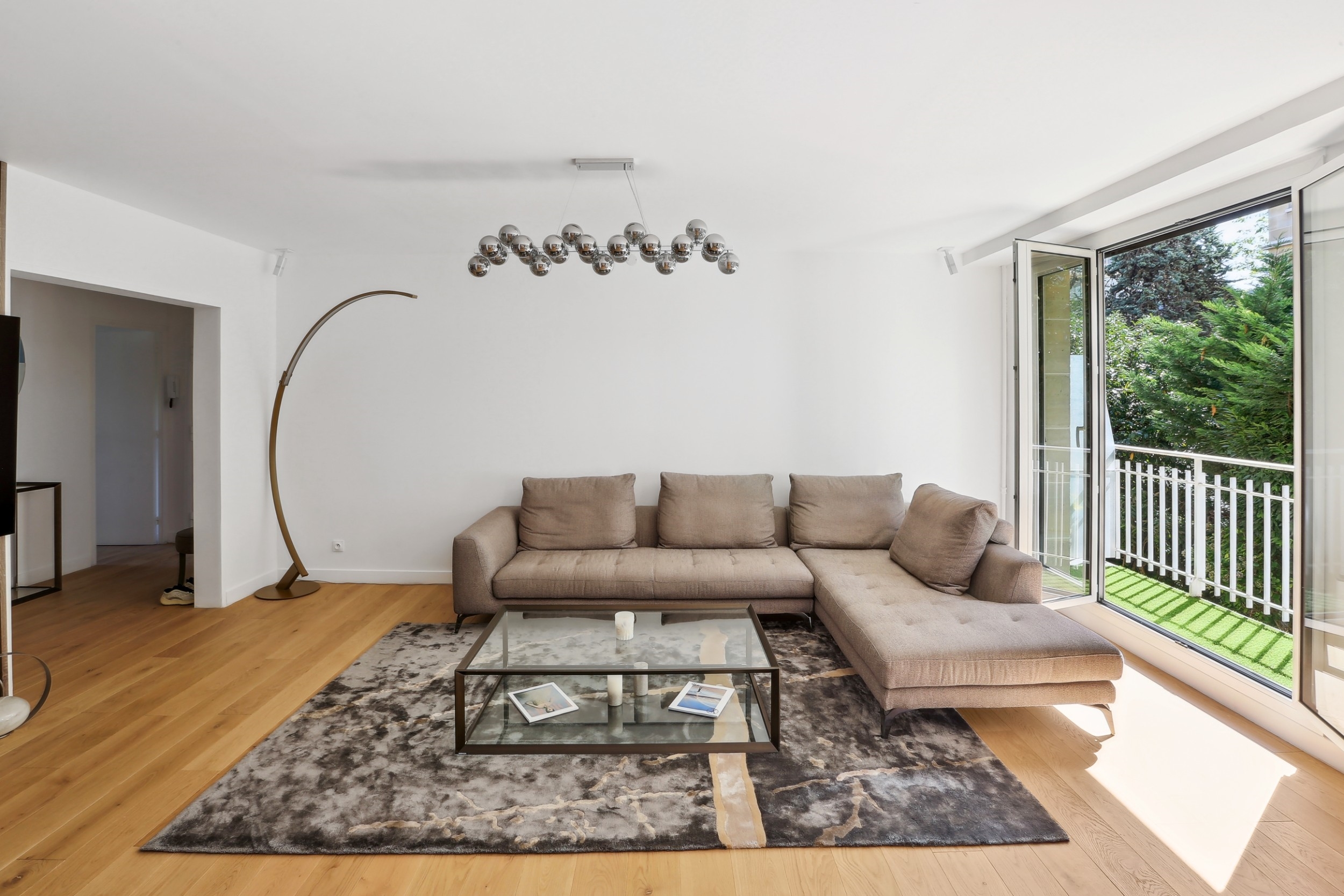  Four-Room Apartment with Balcony – Neuilly-sur-Seine – Pasteur – Inkermann - 物件實景