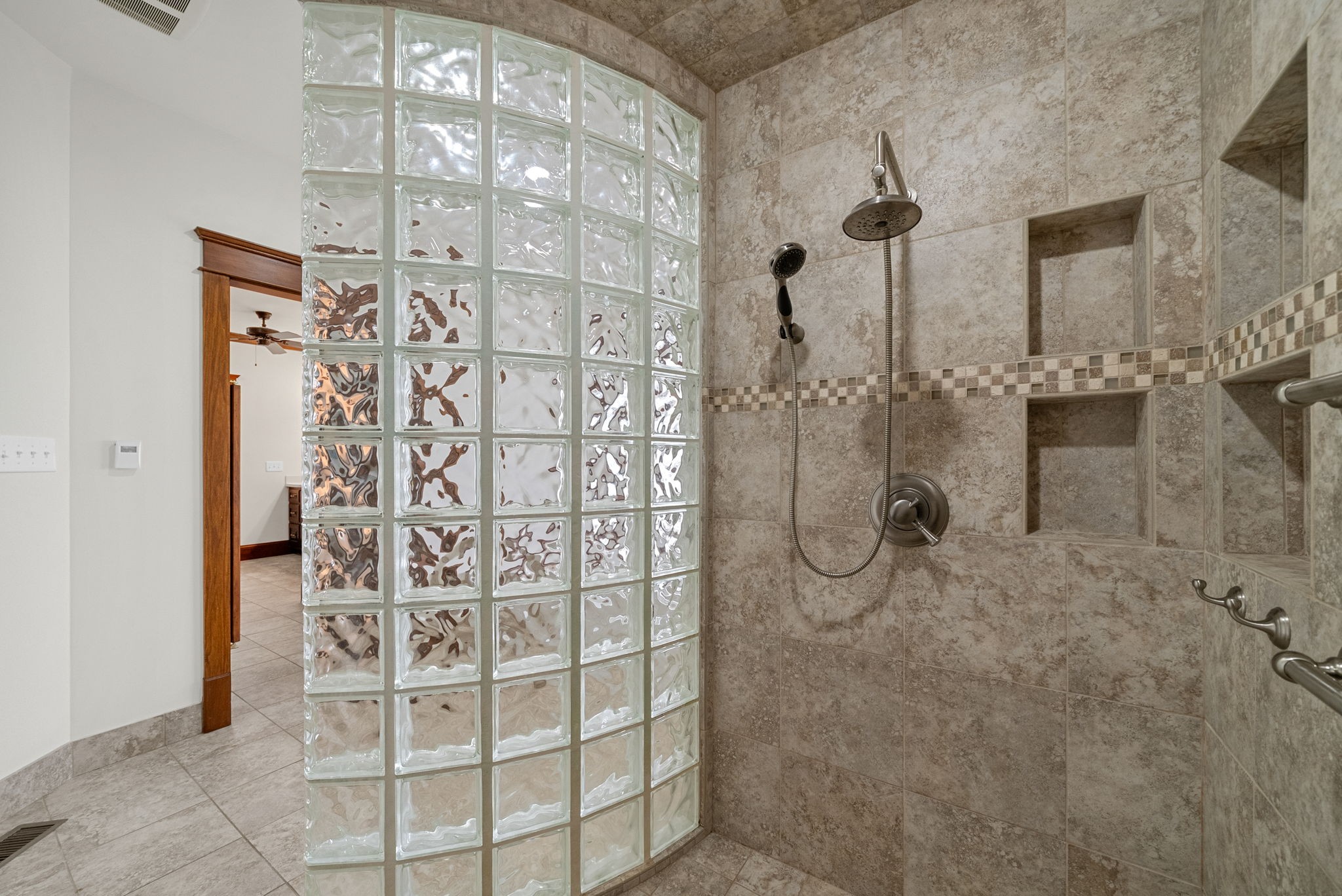 Clarksville, Tennessee, 37040, United States, 4 Bedrooms Bedrooms, ,4 BathroomsBathrooms,Residential,For Sale,1981354