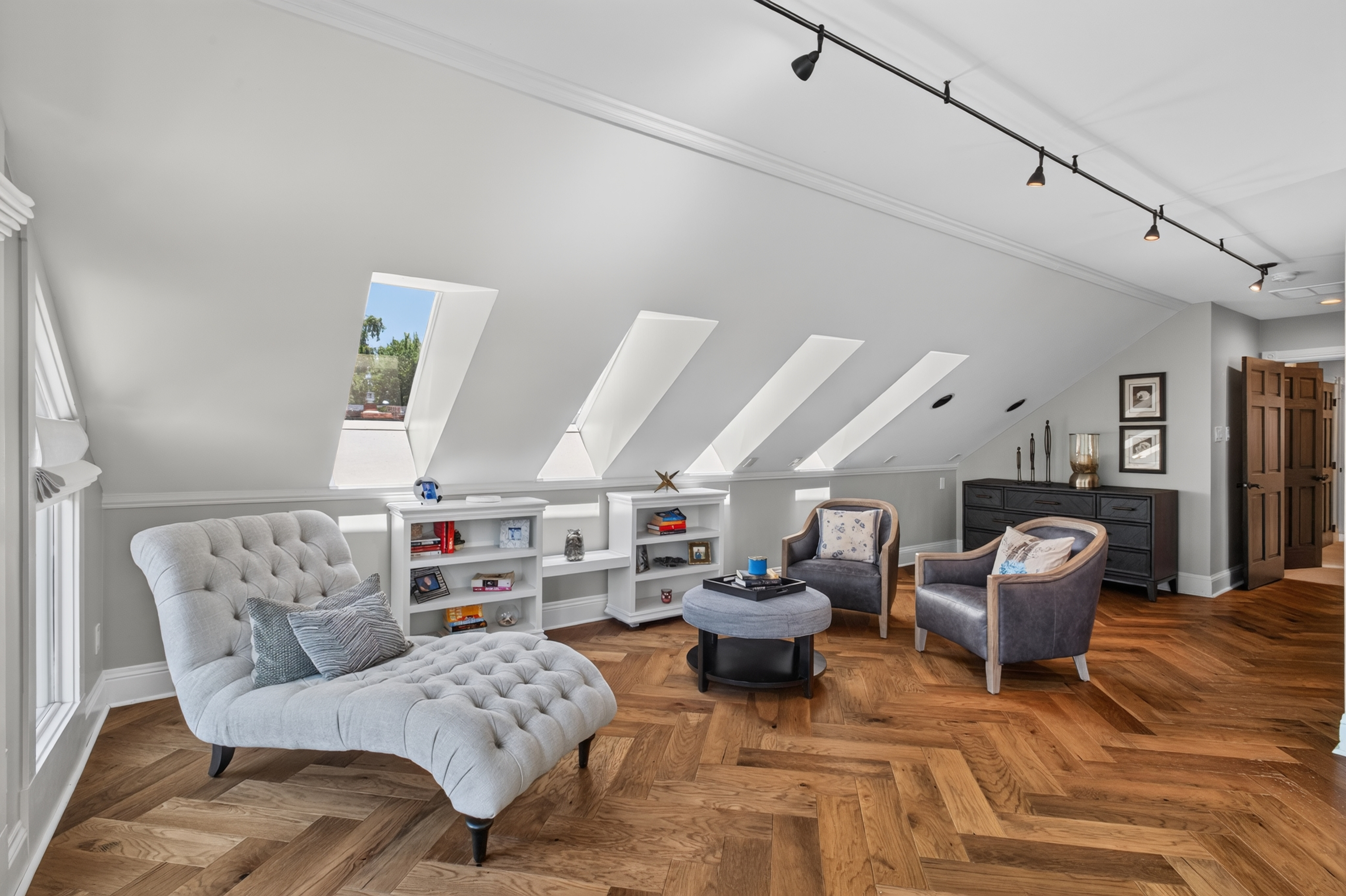  This Exceptional Home Delivers the Perfect Balance of Luxury and Comfort - 物件實景