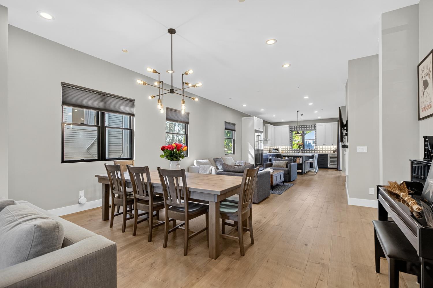 Sacramento, California, 95816, United States, 3 Bedrooms Bedrooms, ,5 BathroomsBathrooms,Residential,For Sale,1978117