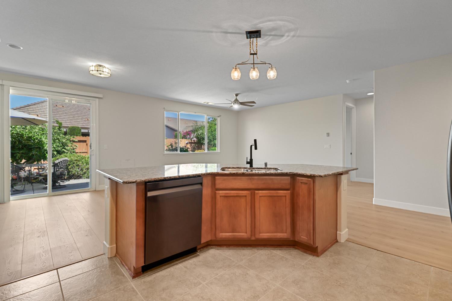 Elk Grove, California, 95757, United States, 3 Bedrooms Bedrooms, ,2 BathroomsBathrooms,Residential,For Sale,1917062