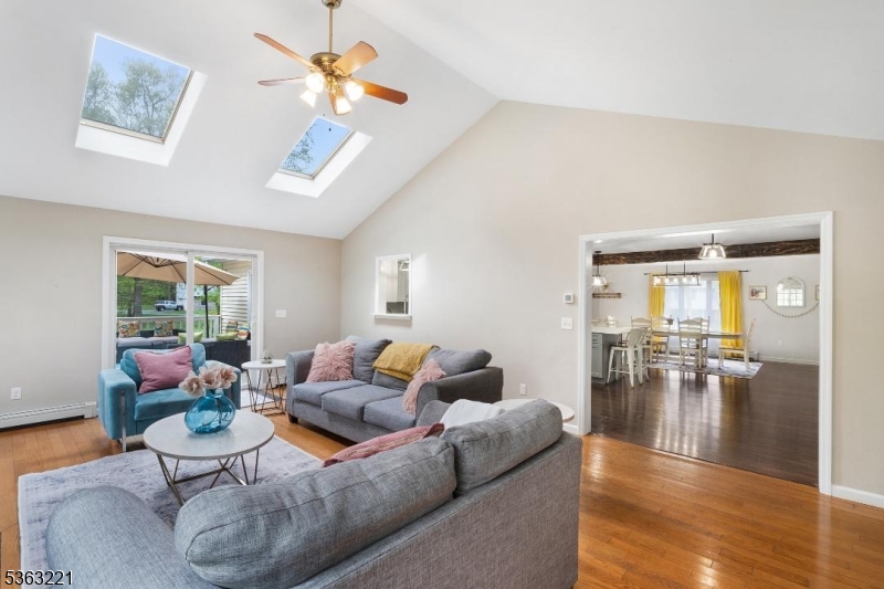 Hampton Twp., New Jersey, 07860, United States, 5 Bedrooms Bedrooms, ,3 BathroomsBathrooms,Residential,For Sale,1847031