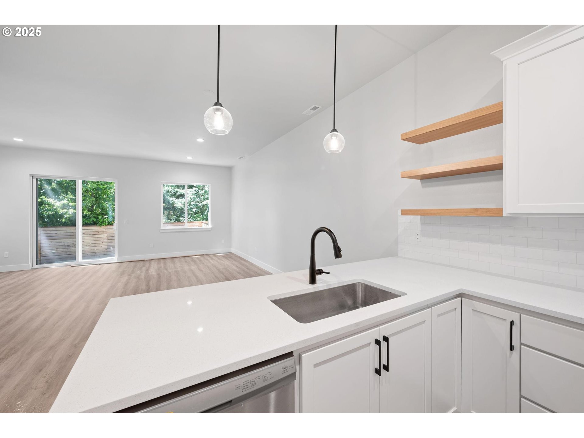 Tigard, Oregon, 97224, United States, 3 Bedrooms Bedrooms, ,2 BathroomsBathrooms,Residential,For Sale,1837175