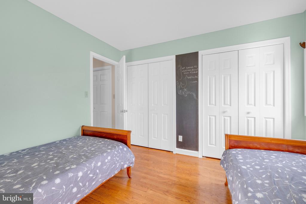 Warrenton, Virginia, 20187, United States, 3 Bedrooms Bedrooms, ,4 BathroomsBathrooms,Residential,For Sale,1977247