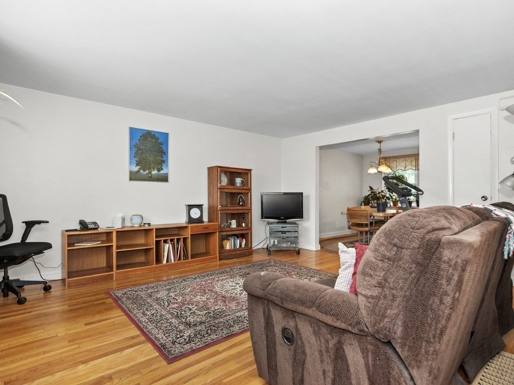 Waltham, Massachusetts, 02452, United States, 2 Bedrooms Bedrooms, ,2 BathroomsBathrooms,Residential,For Sale,1902655