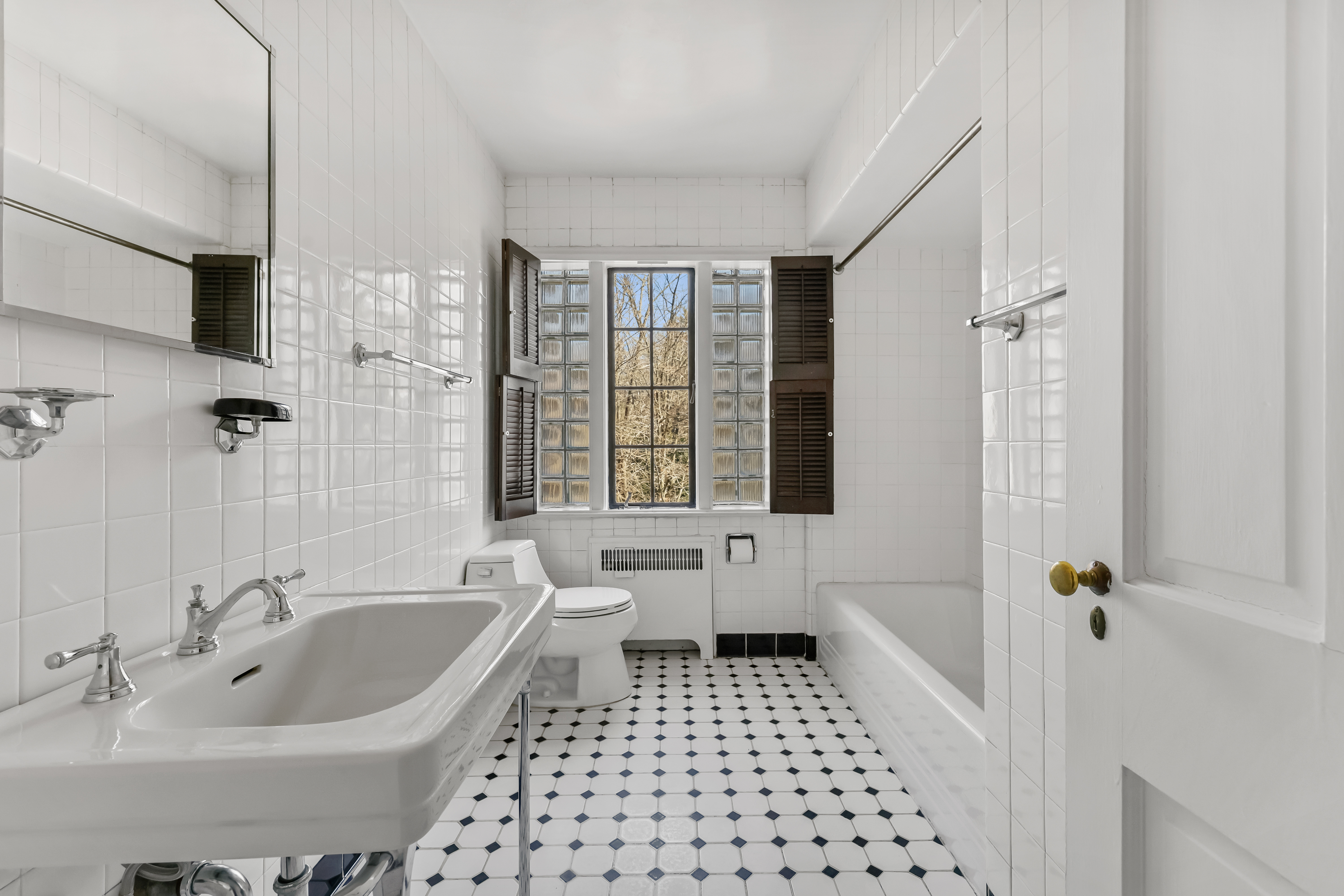  Sun-drenched and Welcoming - 物件實景