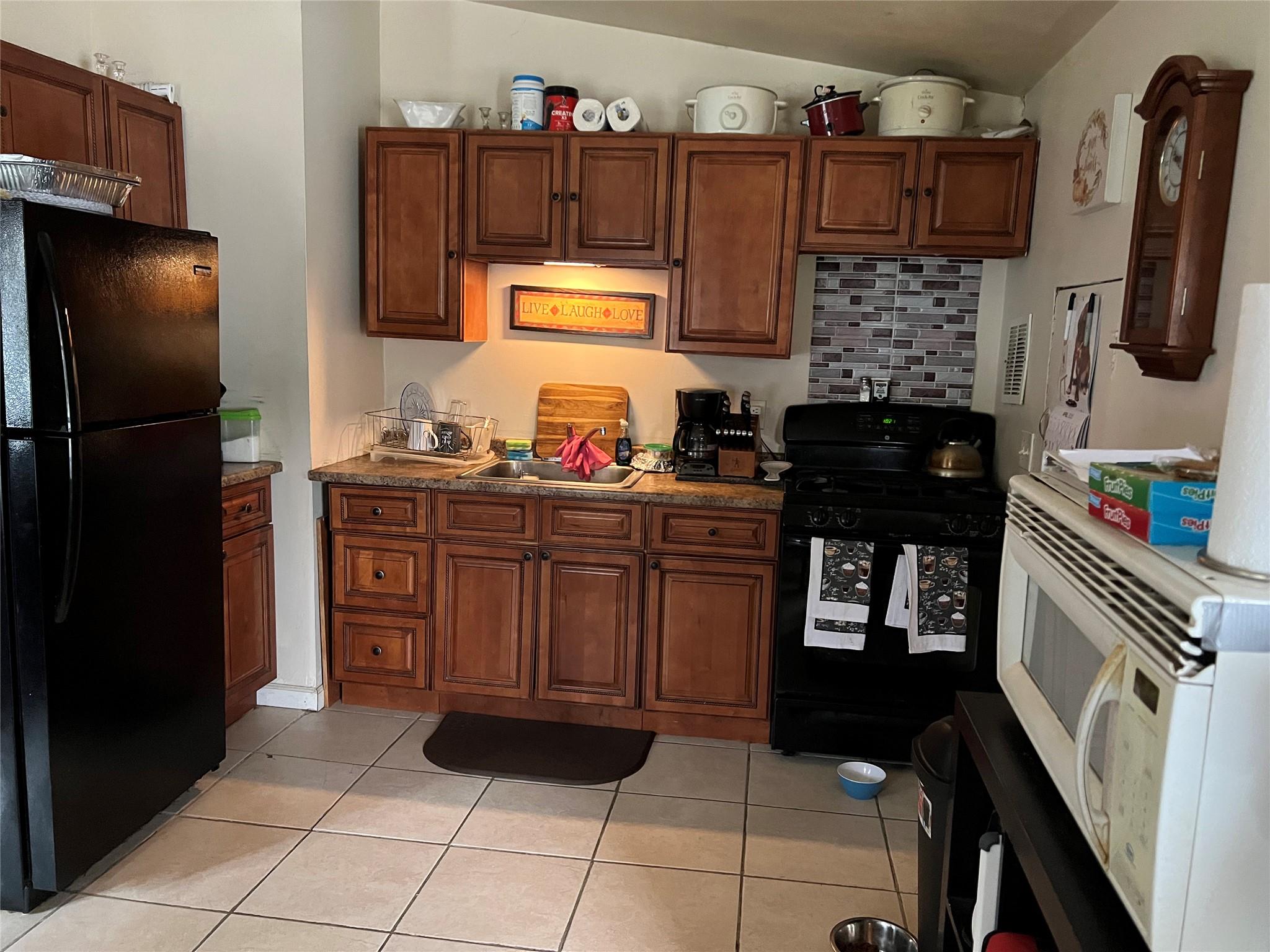 Ronkonkoma, New York, 11779, United States, 3 Bedrooms Bedrooms, ,1 BathroomBathrooms,Residential,For Sale,1786271