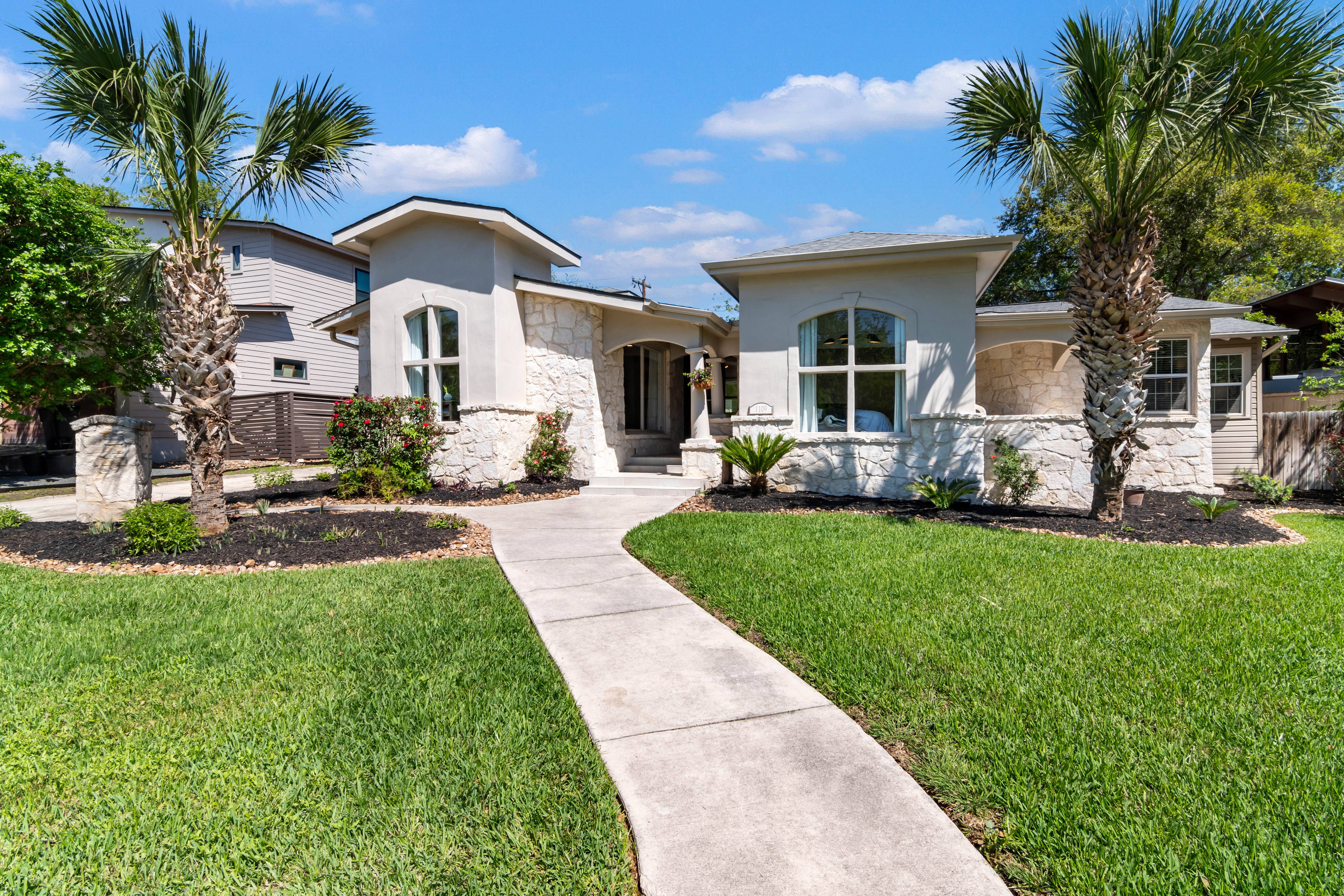 Pristine and Updated Home in Terrell Hills 