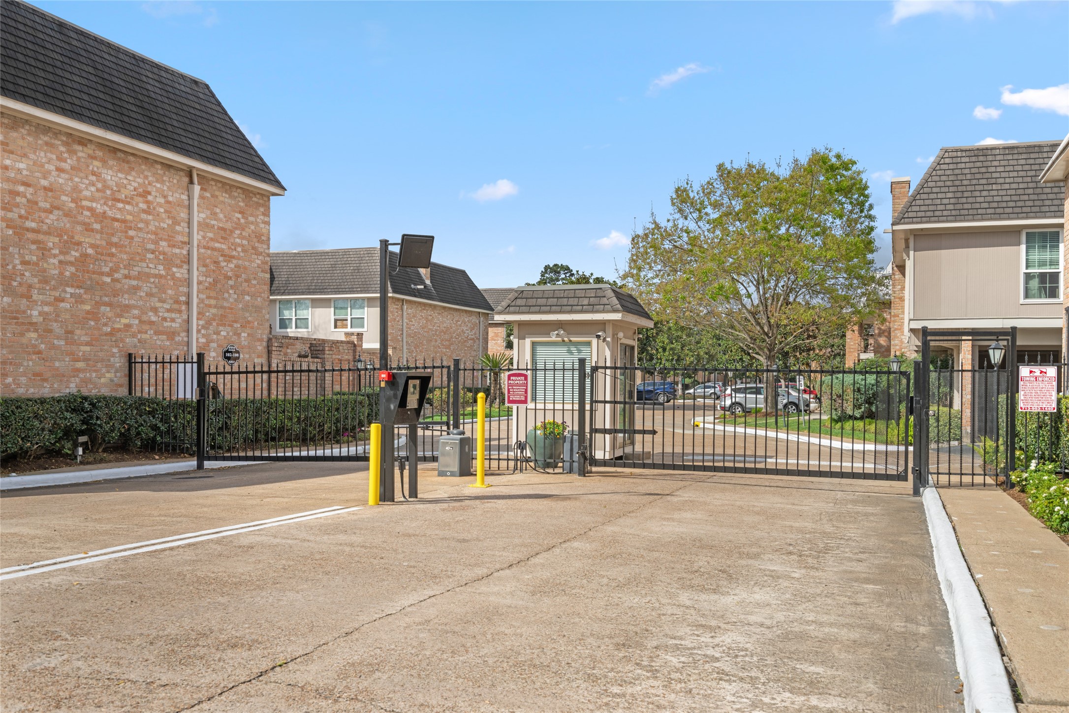  2238 S Piney Point Road #102 - 物件實景