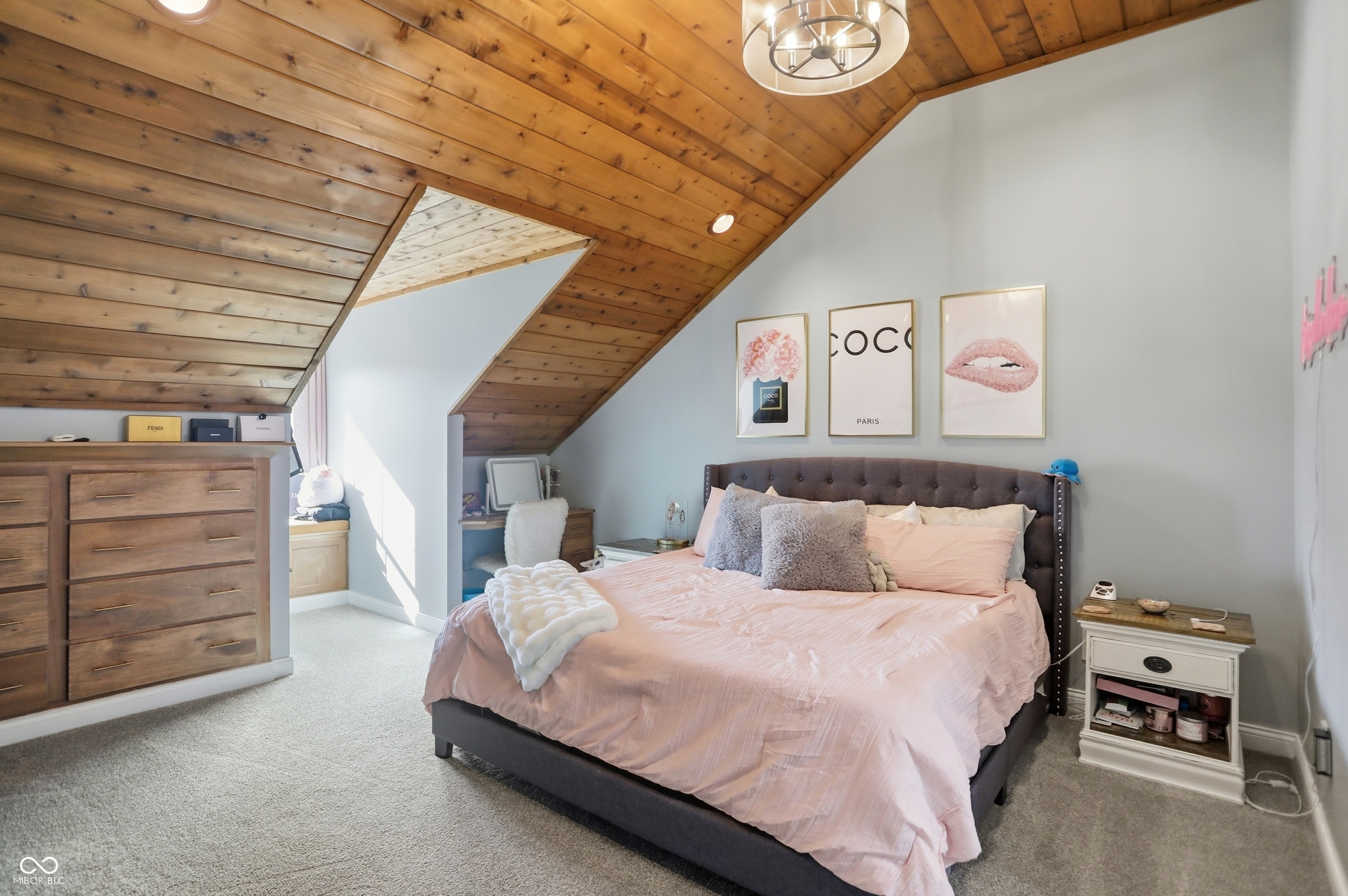 Bargersville, Indiana, 46106, United States, 5 Bedrooms Bedrooms, ,6 BathroomsBathrooms,Residential,For Sale,1992401