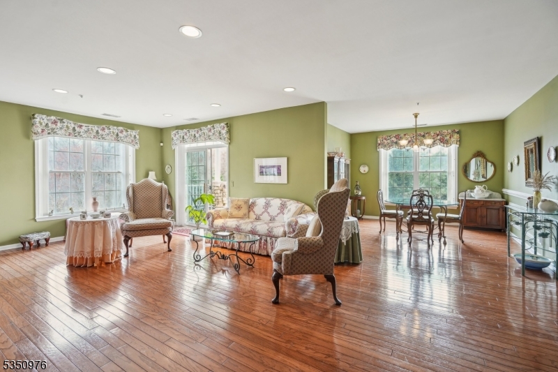 Rockaway Twp., New Jersey, 07866, United States, 2 Bedrooms Bedrooms, ,2 BathroomsBathrooms,Residential,For Sale,1770221