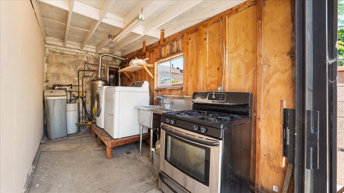 Gardena, California, 90249, United States, 3 Bedrooms Bedrooms, ,3 BathroomsBathrooms,Residential,For Sale,1937930