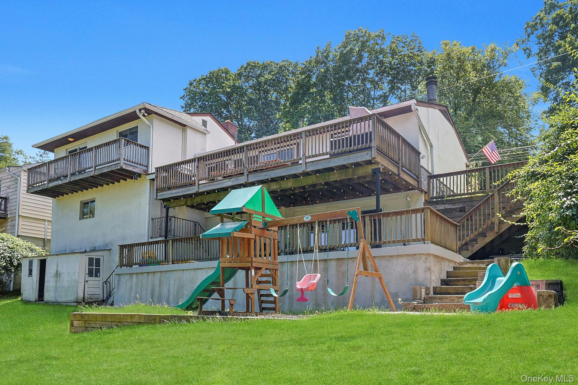 Tarrytown, New York, 10591, United States, 4 Bedrooms Bedrooms, ,3 BathroomsBathrooms,Residential,For Sale,1939396