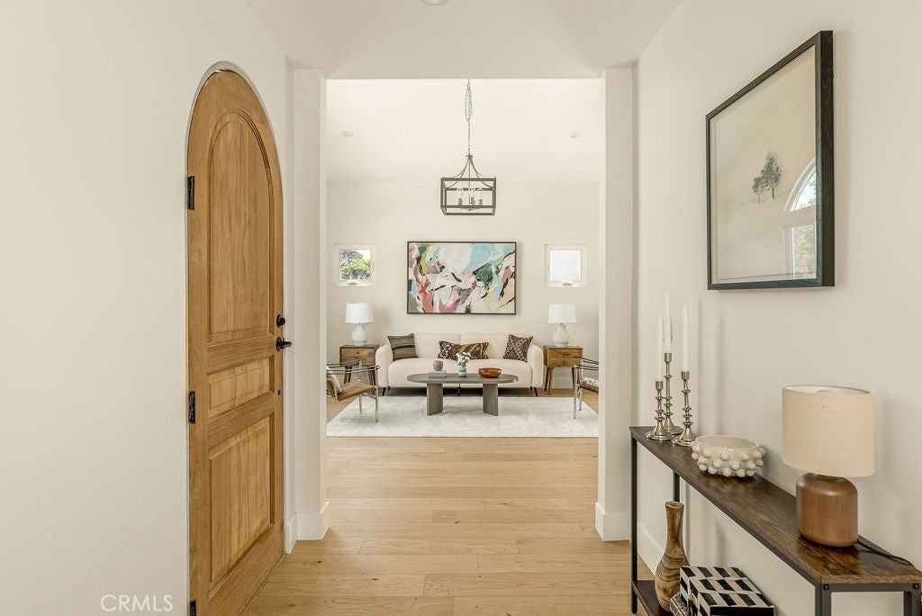 Los Angeles, California, 90018, United States, 3 Bedrooms Bedrooms, ,2 BathroomsBathrooms,Residential,For Sale,1905808