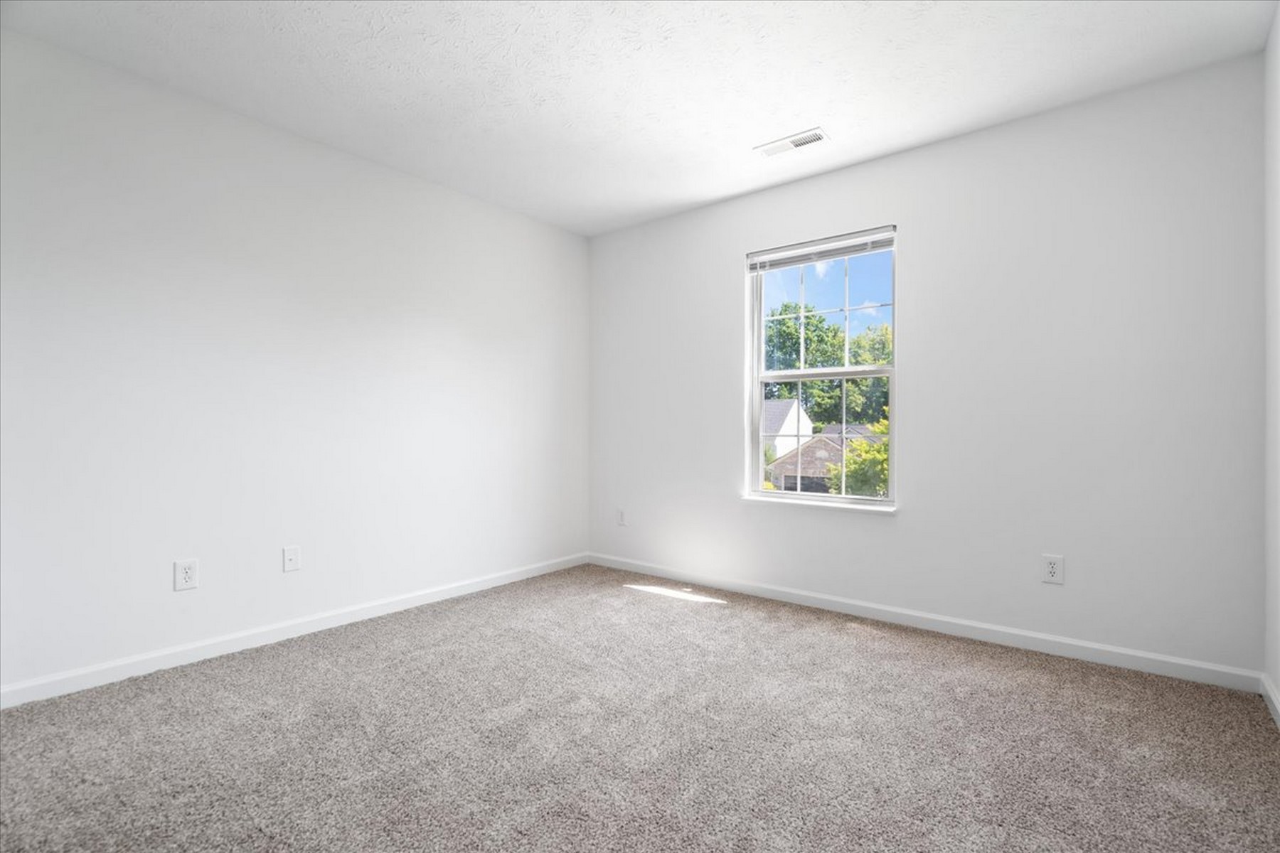  Completely Remodeled Four Bedroom Home on Oversized Lot - 物件實景