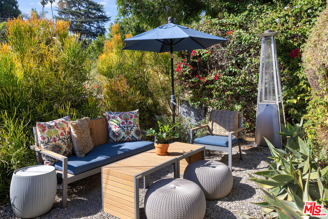 Los Angeles, California, 90026, United States, 3 Bedrooms Bedrooms, ,3 BathroomsBathrooms,Residential,For Sale,2003462
