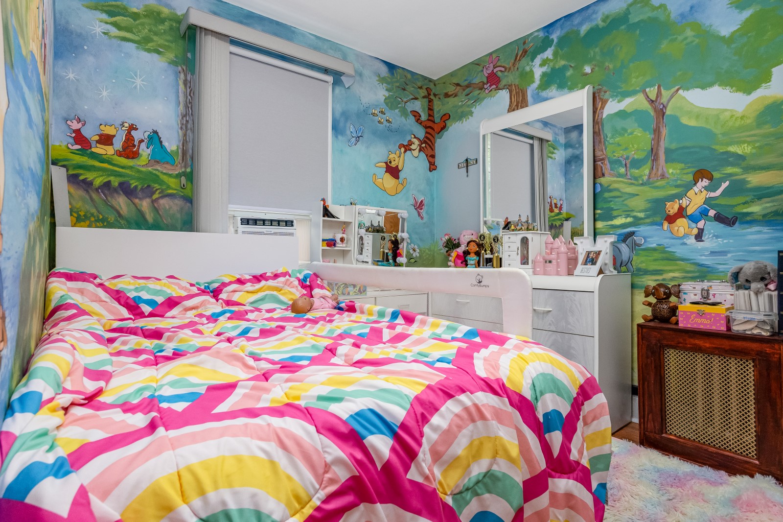 Middle Village, New York, 11379, United States, 3 Bedrooms Bedrooms, ,2 BathroomsBathrooms,Residential,For Sale,1933512