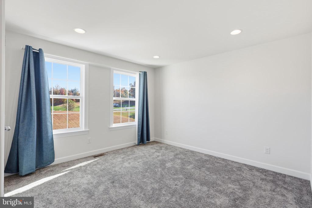 Fredericksburg, Virginia, 22405, United States, 5 Bedrooms Bedrooms, ,3 BathroomsBathrooms,Residential,For Sale,1987075