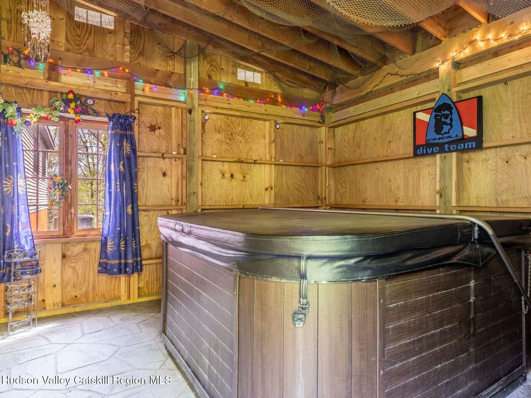 Stone Ridge, New York, 12484, United States, 4 Bedrooms Bedrooms, ,2 BathroomsBathrooms,Residential,For Sale,1804988