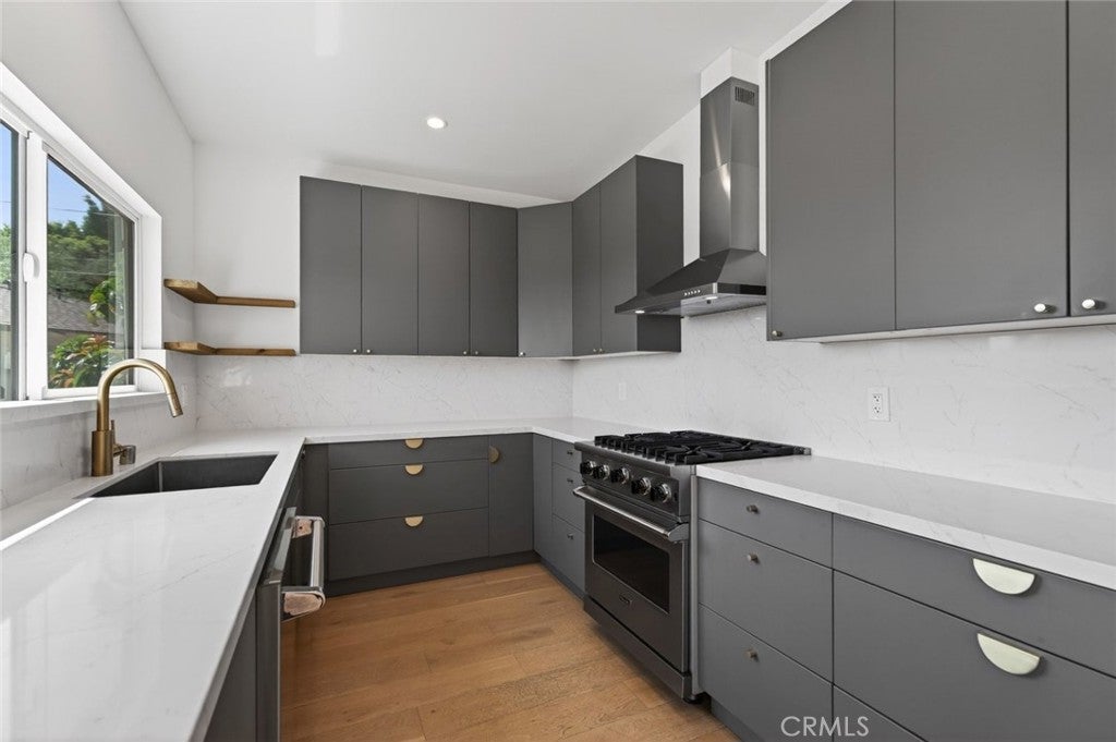 Los Angeles, California, 90026, United States, 3 Bedrooms Bedrooms, ,3 BathroomsBathrooms,Residential,For Sale,2040184