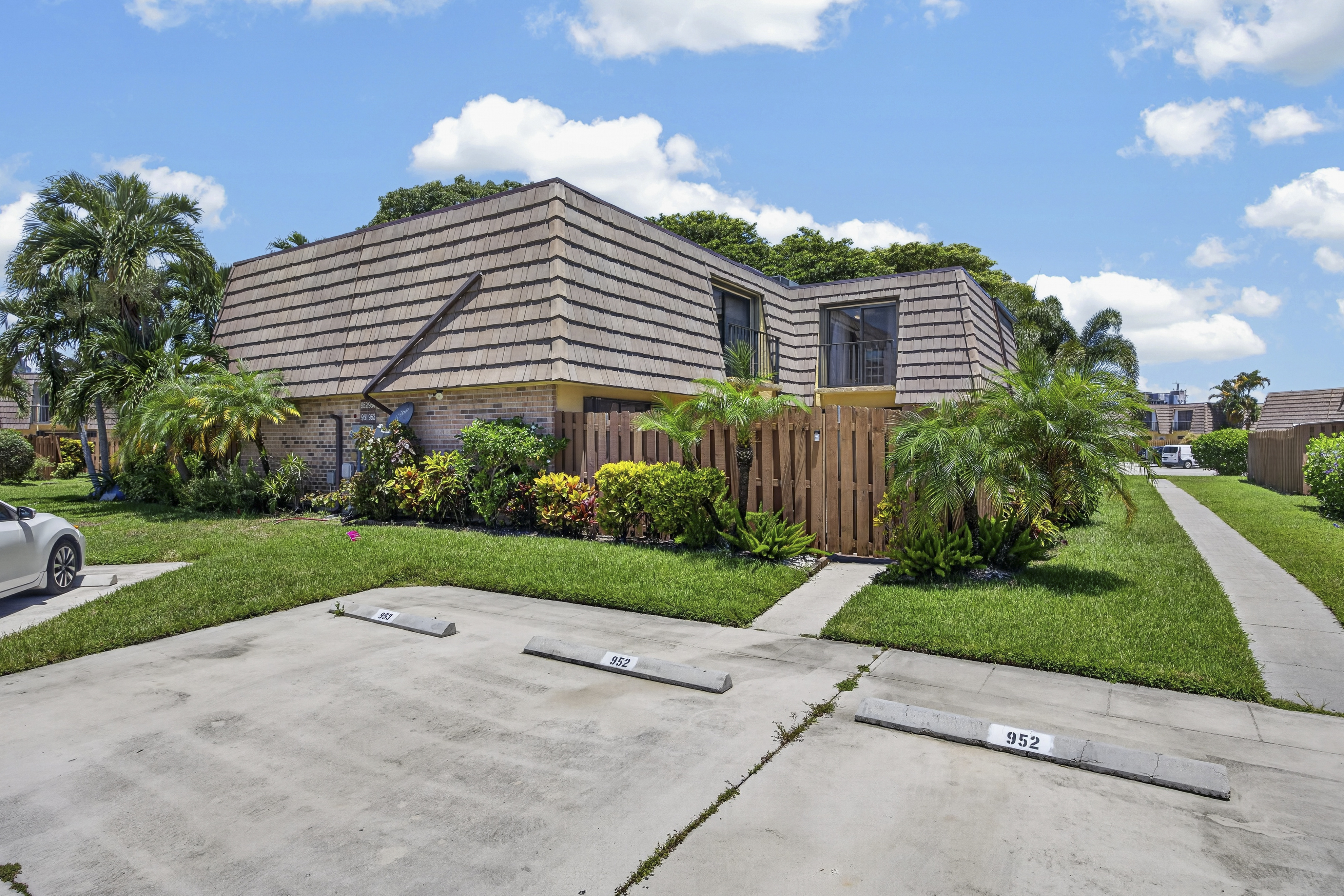  953 Springdale Cir, Palm Springs, FL, 33461 - 物件實景